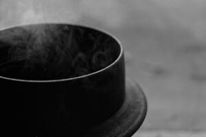 秋にニキビが増えるのはなぜ？